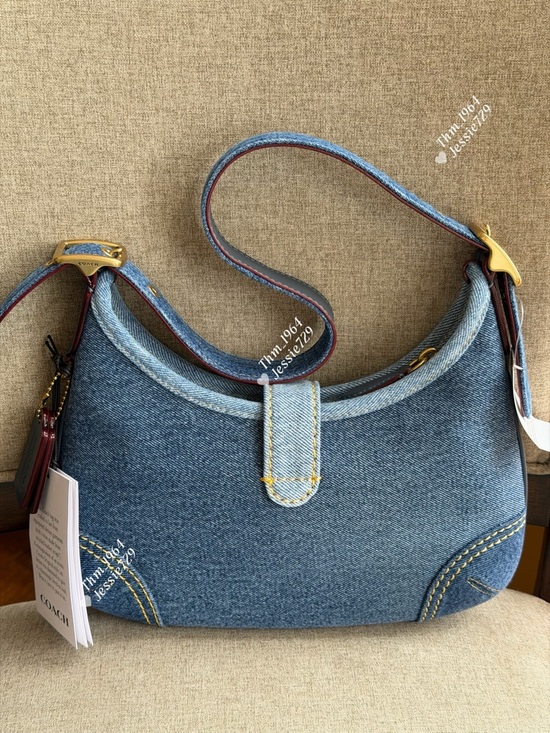 NWT！COACH Hamptons Hobo Bag With Repurposed Denim（CW647）fast shiping main image 13